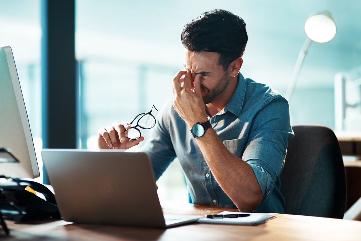 Man struggling with brain fog and testosterone and mental focus issues at work in Virginia Beach VA